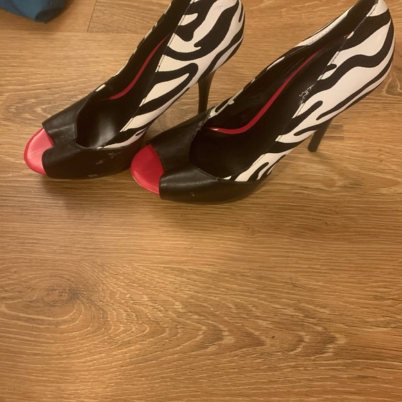 Shoe Dazzle zebra print stilettos - Picture 6 of 7